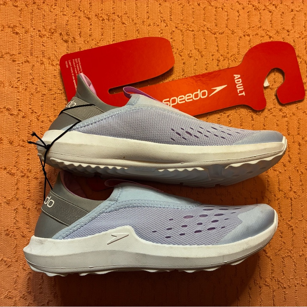Speedo Women's Pull on
Water Shoes Hawaiian Sky 
Size Small-Non-Slip 
Footwear - Picture 2 of 7